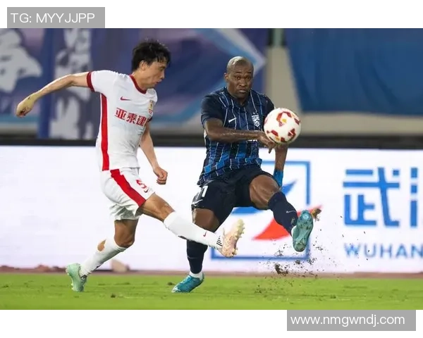 武汉足球队在锦标赛中的灵活性表现分析与战术探讨 武汉足球队在锦标赛中的灵活性表现分析与战术探讨