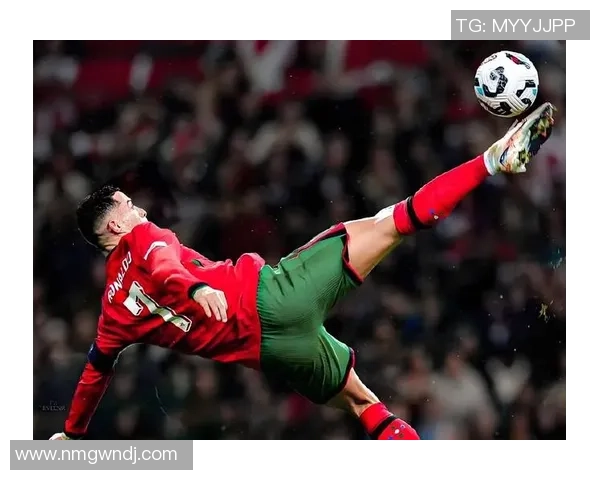 足球明星C罗羊毛卷发型揭秘时尚潮流与个人风格的完美结合 足球明星C罗羊毛卷发型揭秘时尚潮流与个人风格的完美结合